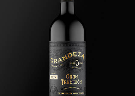Black background Explorer of Grandeza wine bottle
