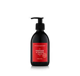 White background Explorer of L'Artisan Parfumeur shower gel