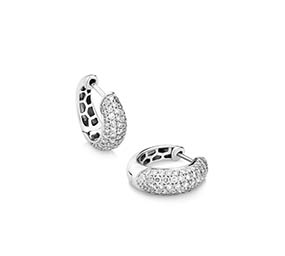 White background Explorer of White gold earrings with diamonds