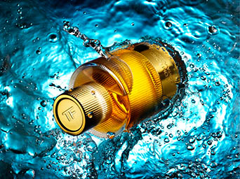 Advertising Still life product Photography of Tom Ford Costa Azzurra fragrance bottle
