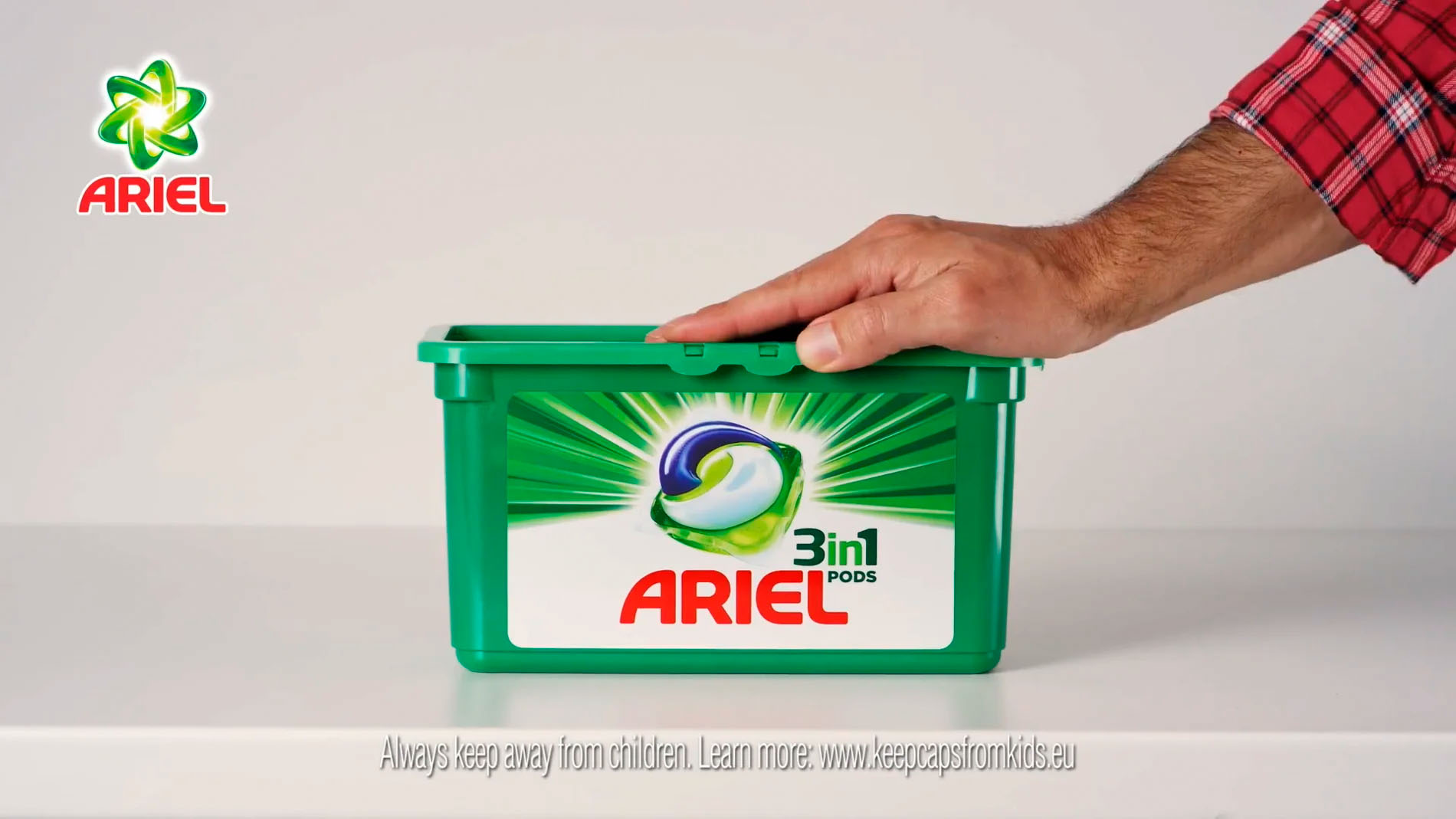 Advertising TV & End Frames Film of Ariel Pods Endframe