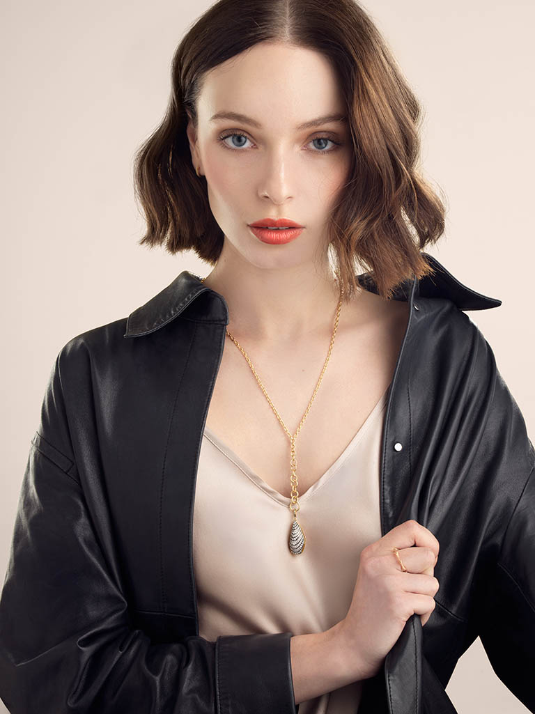 Packshot Factory - Model - Annoushka jewellery necklace