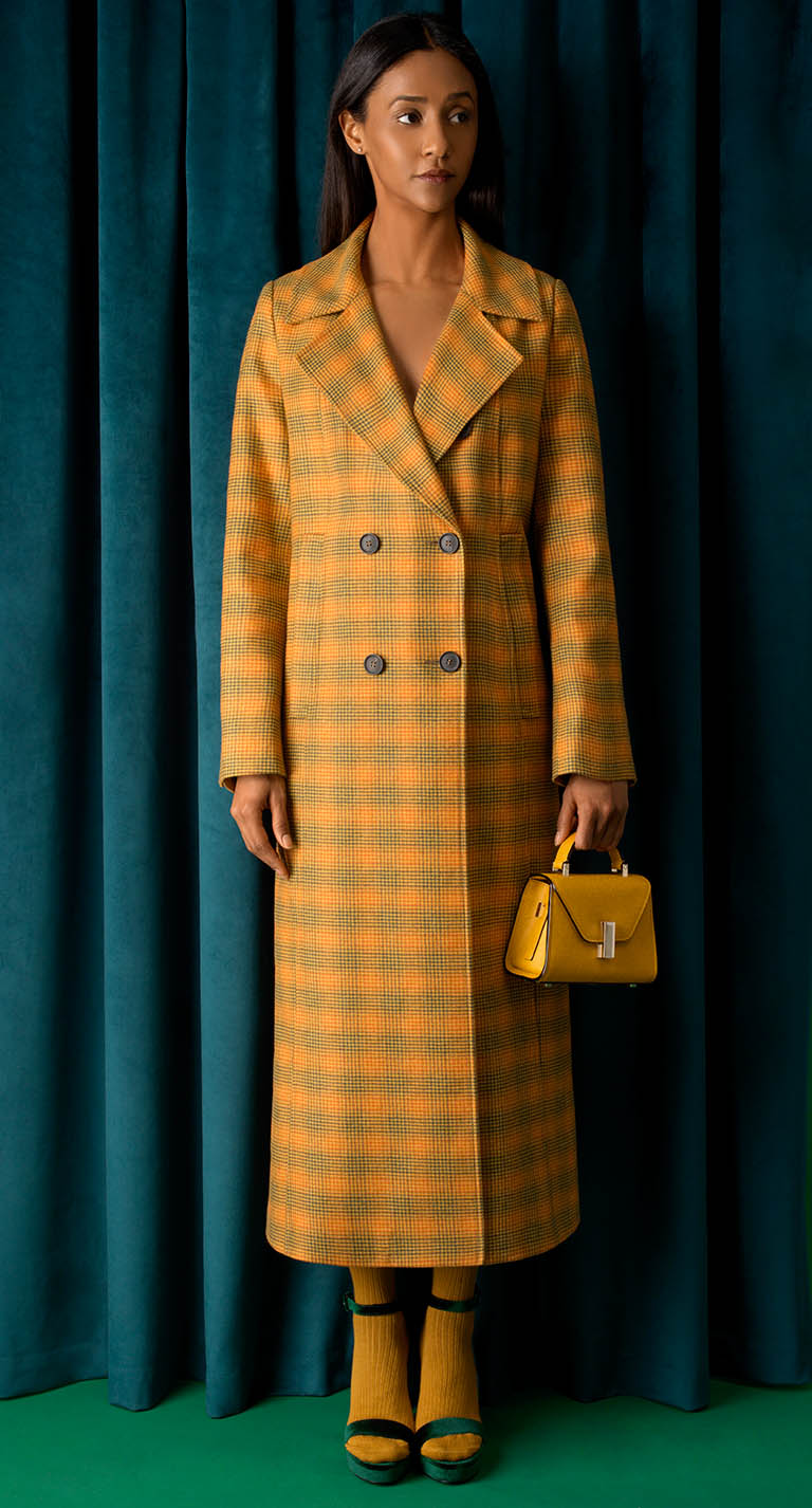 Packshot Factory - Model - COS coat and handbag