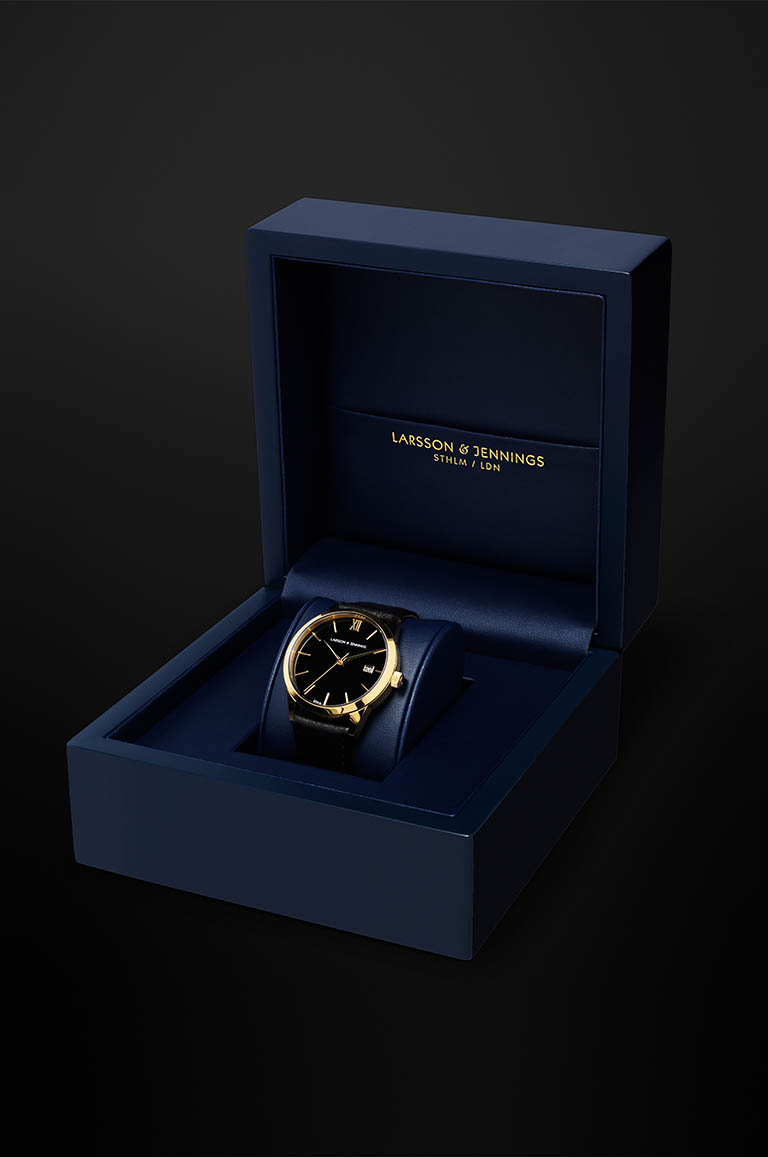 Packshot Factory - Packaging - Larsson & Jennings watch in box