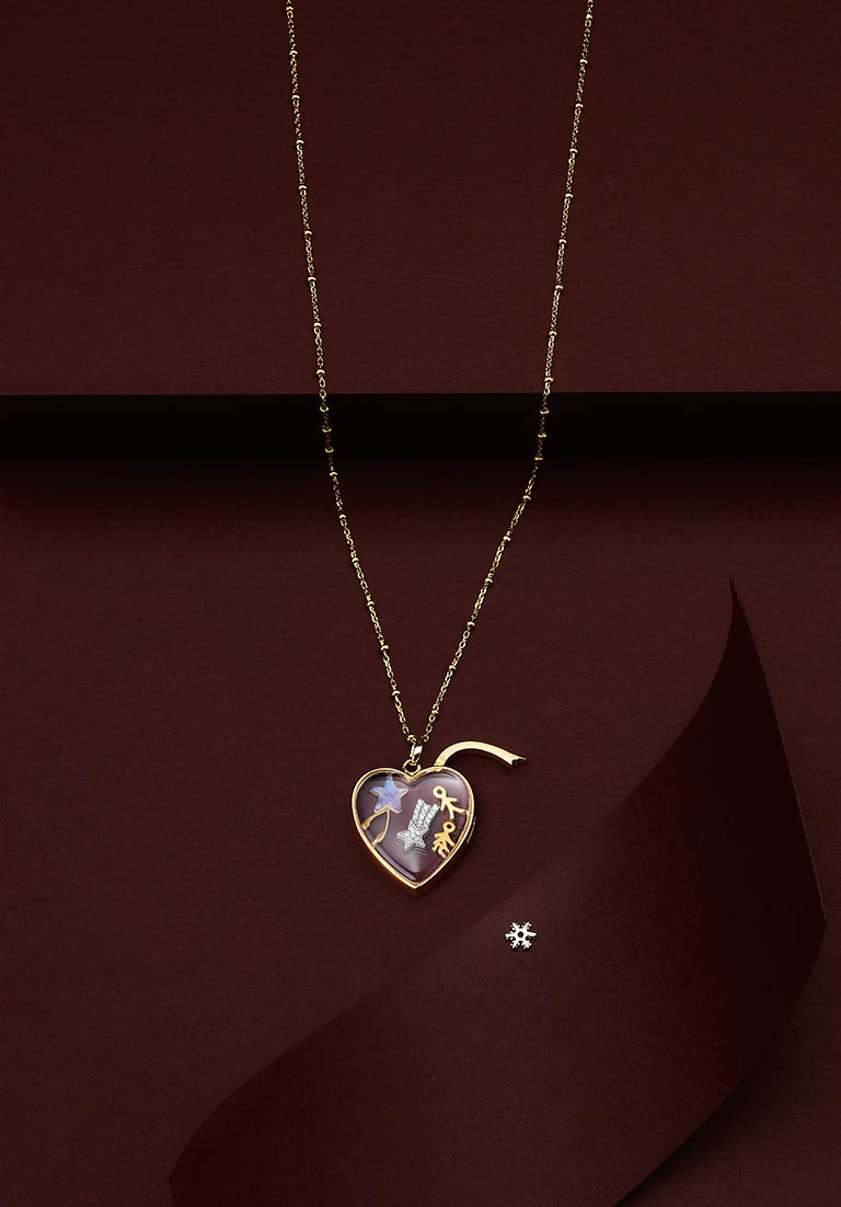 Packshot Factory - Pendant - Loquet London gold chain with heart pendant