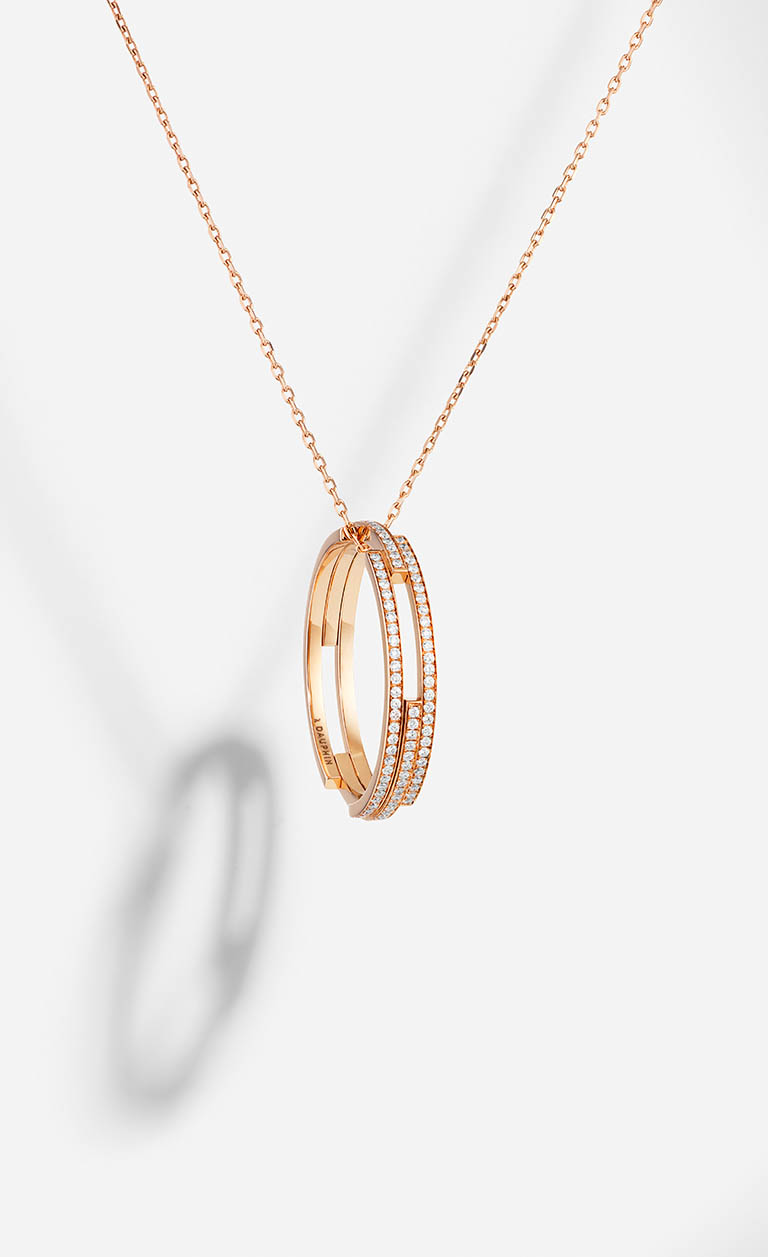 Packshot Factory - Pendant - Maison Dauphin gold chain with golden rings and diamonds