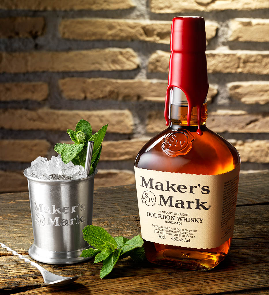 Packshot Factory - Serve - Maker's Mark bourbon whisky bottle and serve