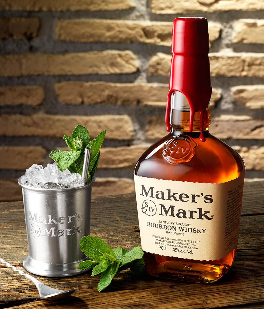 Packshot Factory - Serve - Maker's Mark bourbon whisky bottle and serve