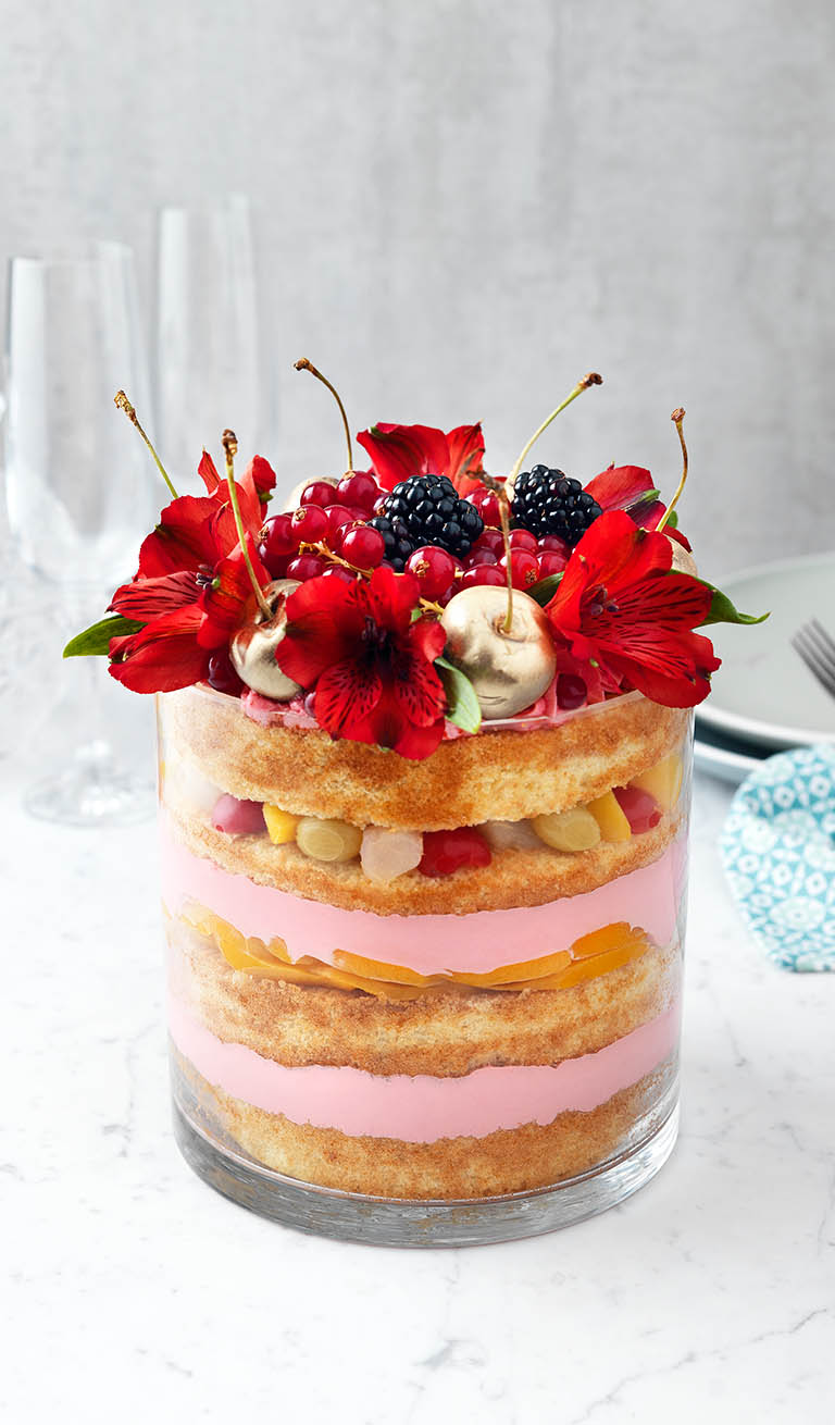 Packshot Factory - Snack - Victoria sponge desert