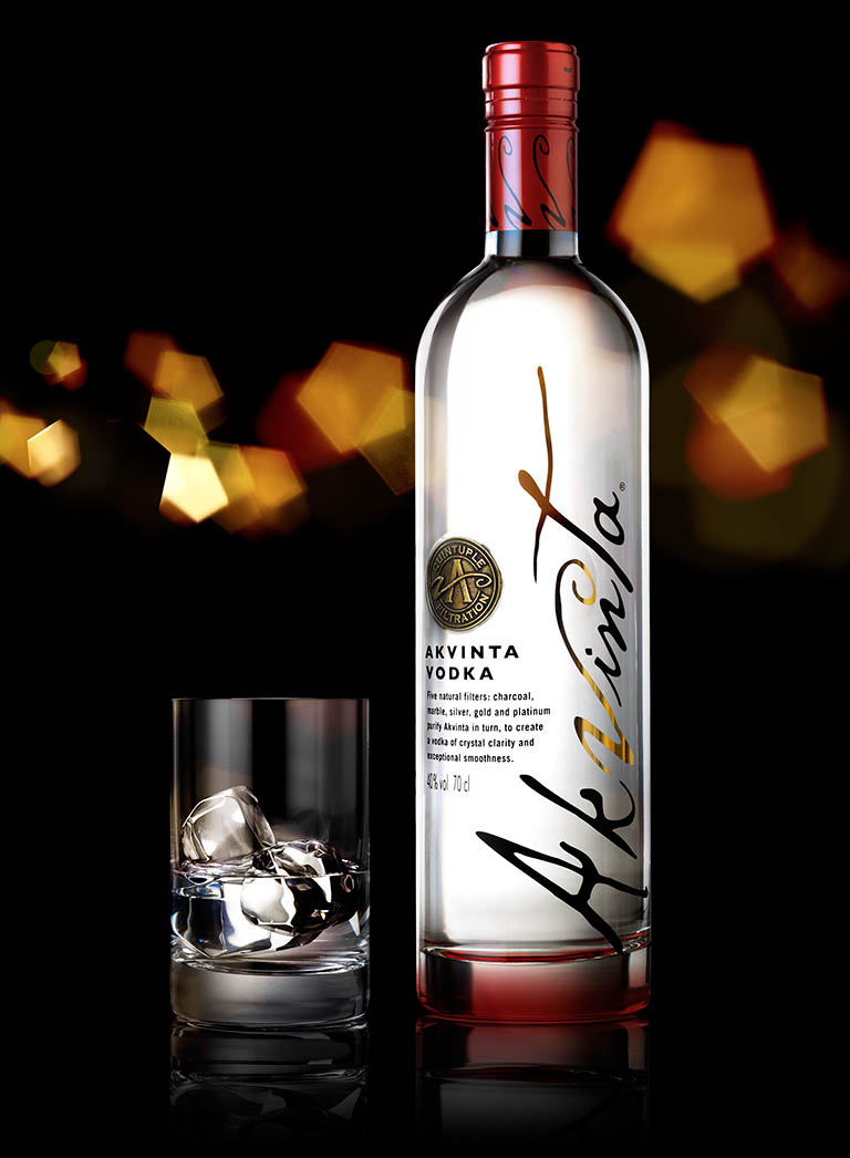 Packshot Factory - Spirit - Akvinta vodka bottle and serve