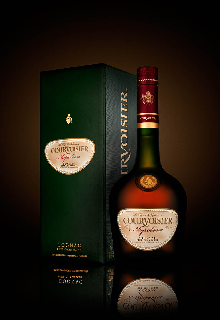 Packshot Factory - Spirit - Courvoisier Cognac bottle and box