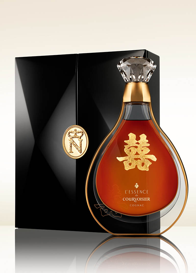 Packshot Factory - Spirit - Courvoisier L'Essence Cognac bottle and box