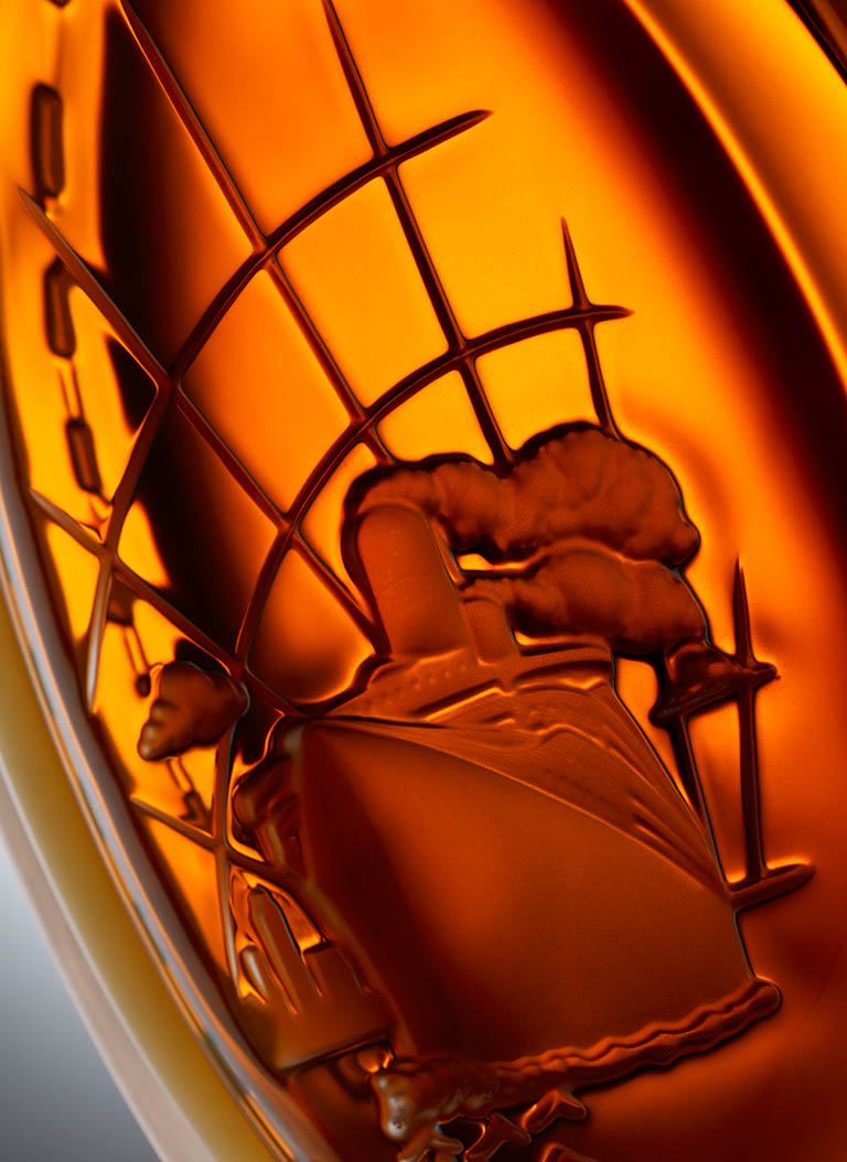 Packshot Factory - Spirit - Macallan whisky decanter close up