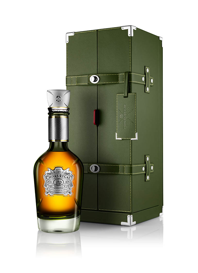 Packshot Factory - White background - Chivas Regal bottle and leather box