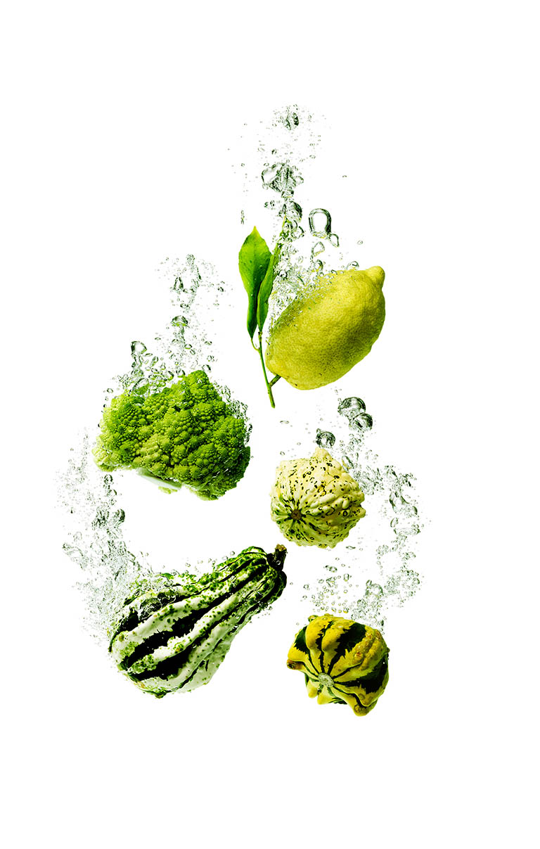 Packshot Factory - White background - Fruits and vegetables sumberged in water