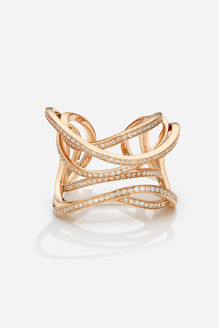 Packshot Factory - White background - Maison Dauphin gold ring with diamonds