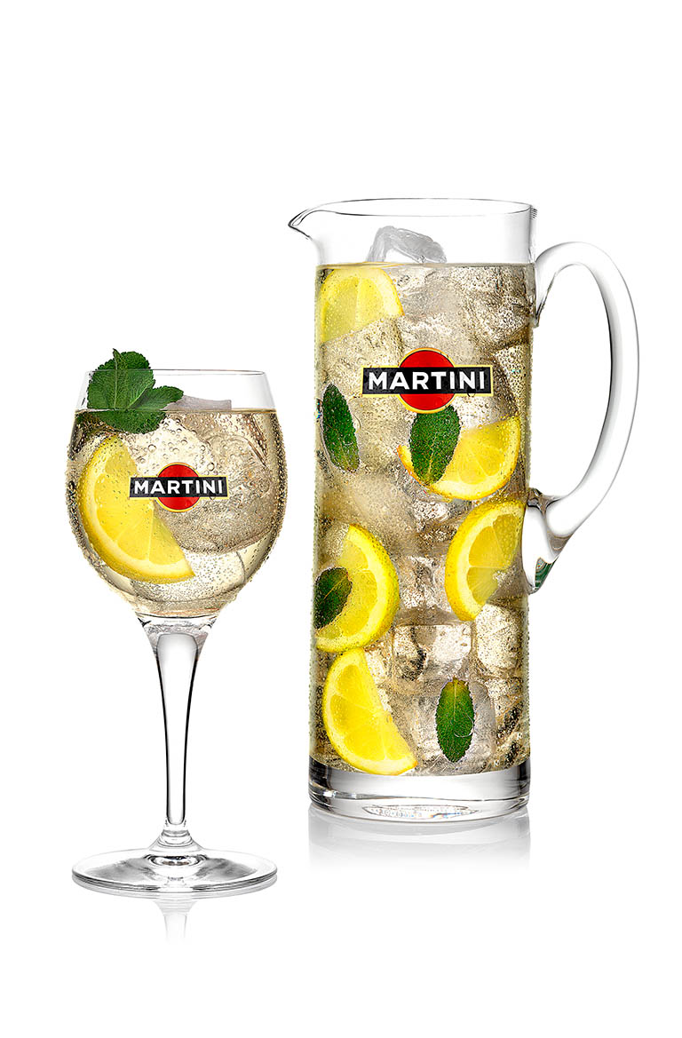 Packshot Factory - White background - Martini spritz serve and jug