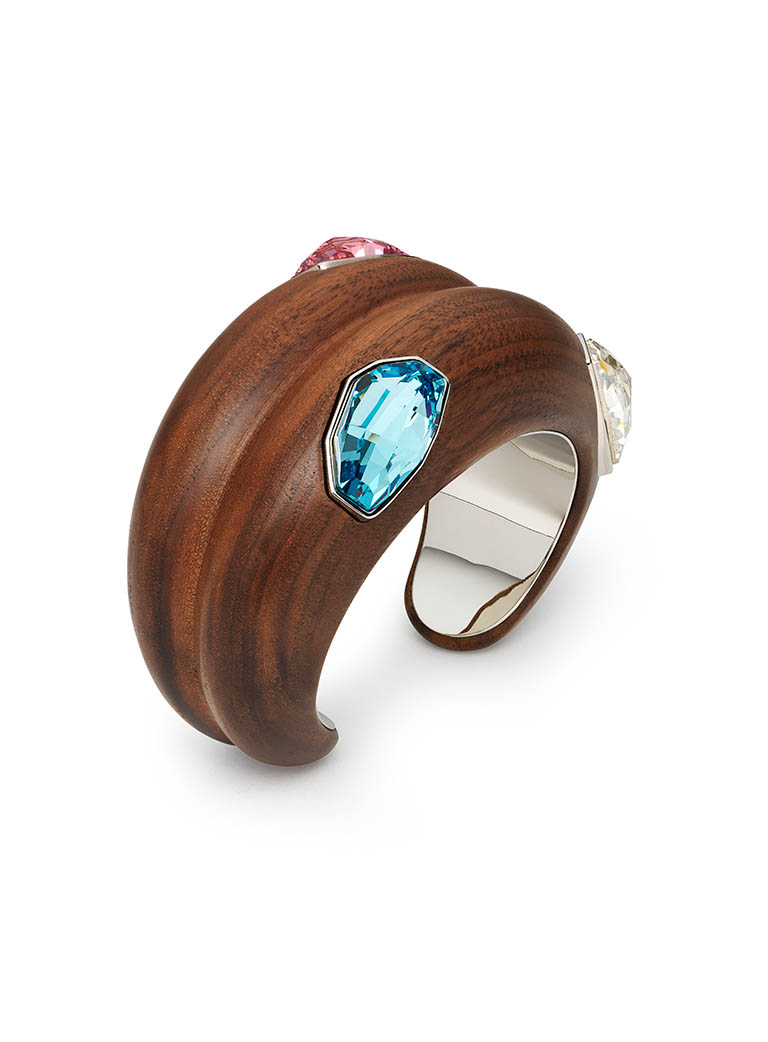 Packshot Factory - White background - Swarovsky & Kutur wood cuff with crystals
