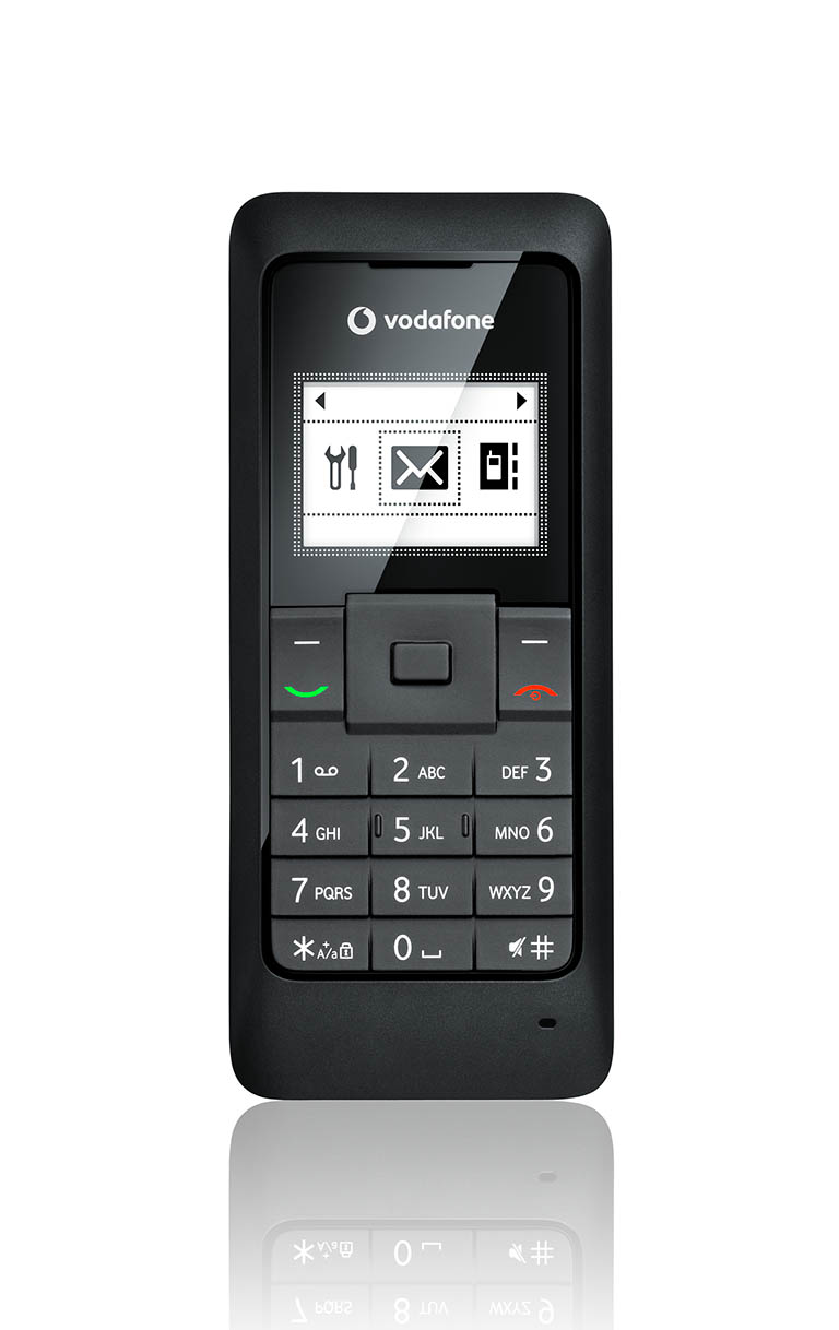 Packshot Factory - White background - Vodafone mobile phone
