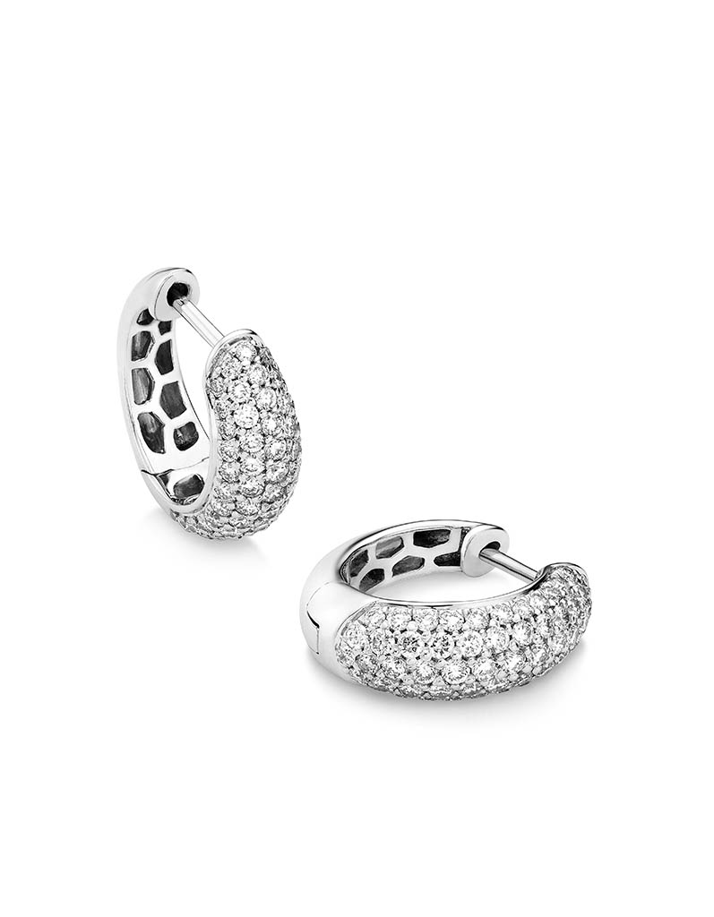 Packshot Factory - White background - White gold earrings with diamonds