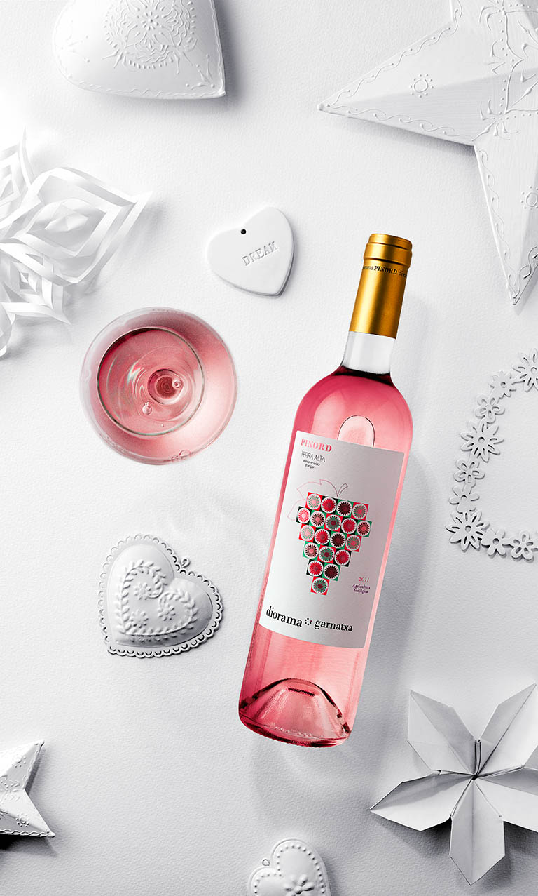 Packshot Factory - Wine - Diorama rose wone bottle